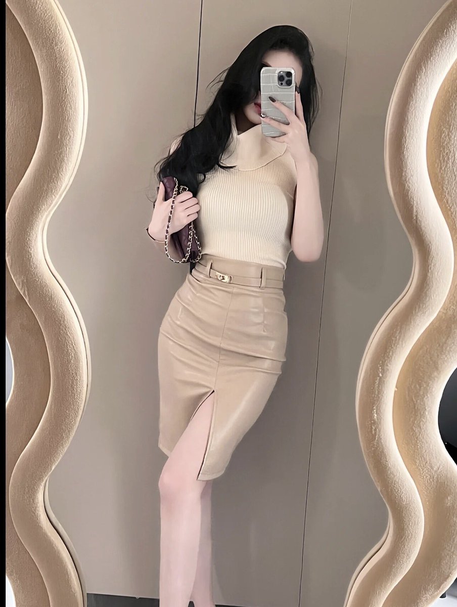 kk56200344's tweet photo. Shopping for the first time in the new year - gotta make myself look beautiful https://t.co/QQwoQZxOaV