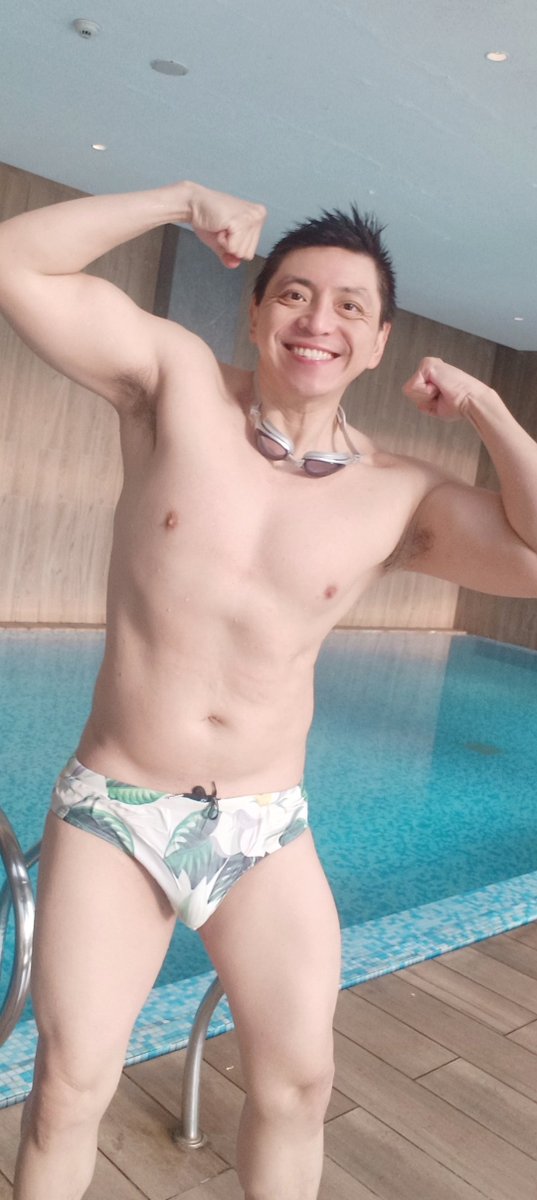 Yellow or White, guys?

Follow my IG too, guys:
instagram.com/dannydansf