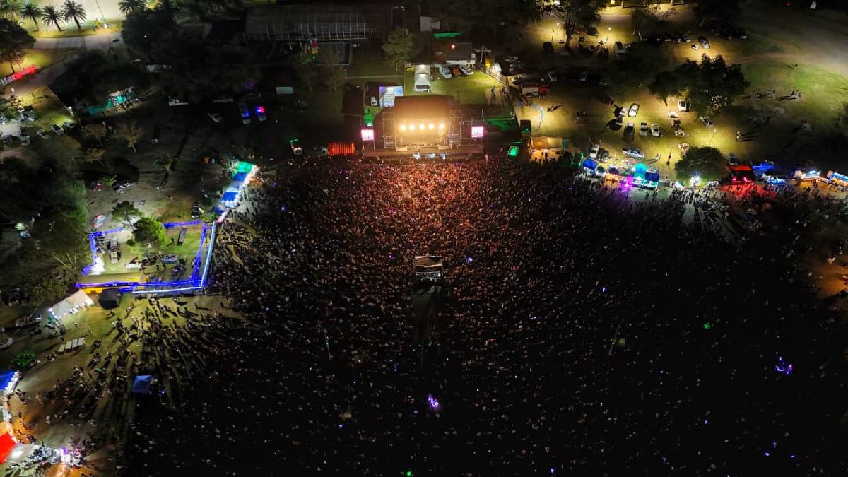 𝐄𝐥 𝐩𝐥𝐚𝐧 𝐩𝐞𝐫𝐟𝐞𝐜𝐭𝐨 𝐡𝐞𝐜𝐡𝐨 𝐫𝐞𝐚𝐥𝐢𝐝𝐚𝐝 

Más de 35 mil personas fueron parte de una fiesta que explotó de alegría, música y encuentro.⁣
⁣
Gracias por ser parte. Esto ya es identidad. ✨🎶⁣

▶️bolivar.gob.ar/novedades/4597…