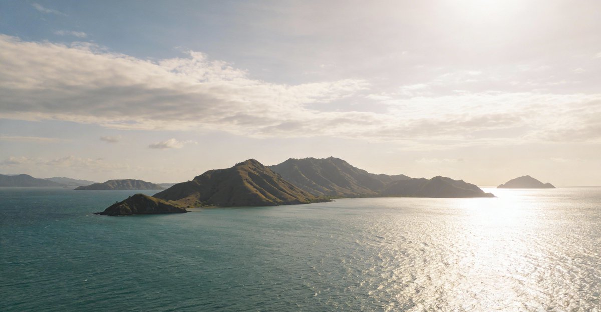 scapevoyager's tweet photo. Komodo Island on a Budget: Full Price Breakdown — High Season vs Low Season
If you’ve dreamed of standing face to face with the legendary Komodo dragons, swimming with manta rays, stepping on pink sand beaches, and watching sunrise from the iconic Padar...
https://t.co/lIAA3VlnEv https://t.co/RwEGD5sS5M