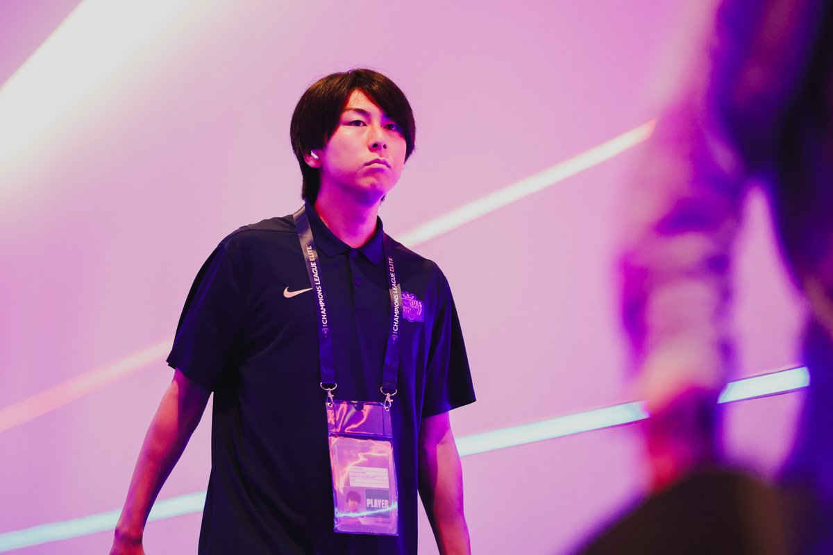 𝐇𝐄𝐑𝐄 𝐖𝐄 𝐀𝐑𝐄🚌 覚悟と共に、スタジアム入り。 #sanfrecce