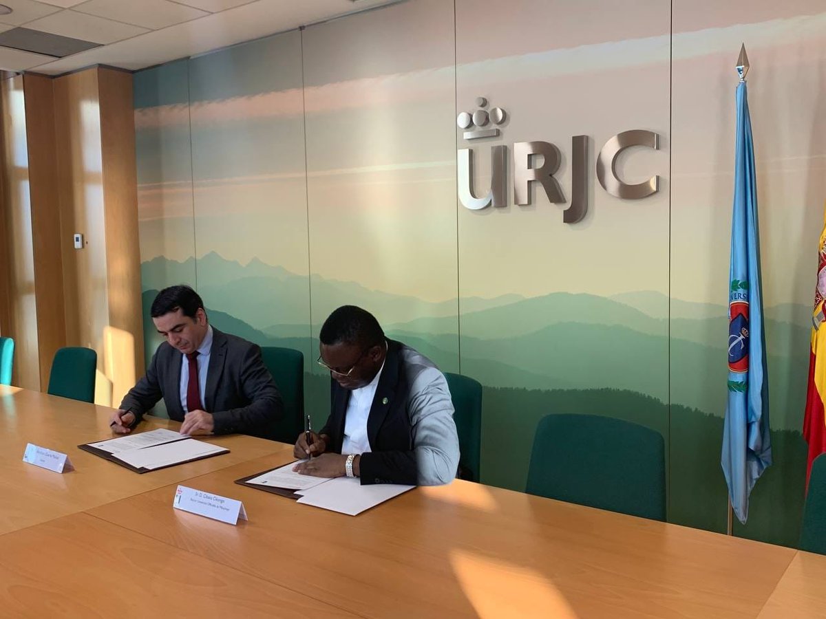 Université Officielle de Mbujimayi tweet media