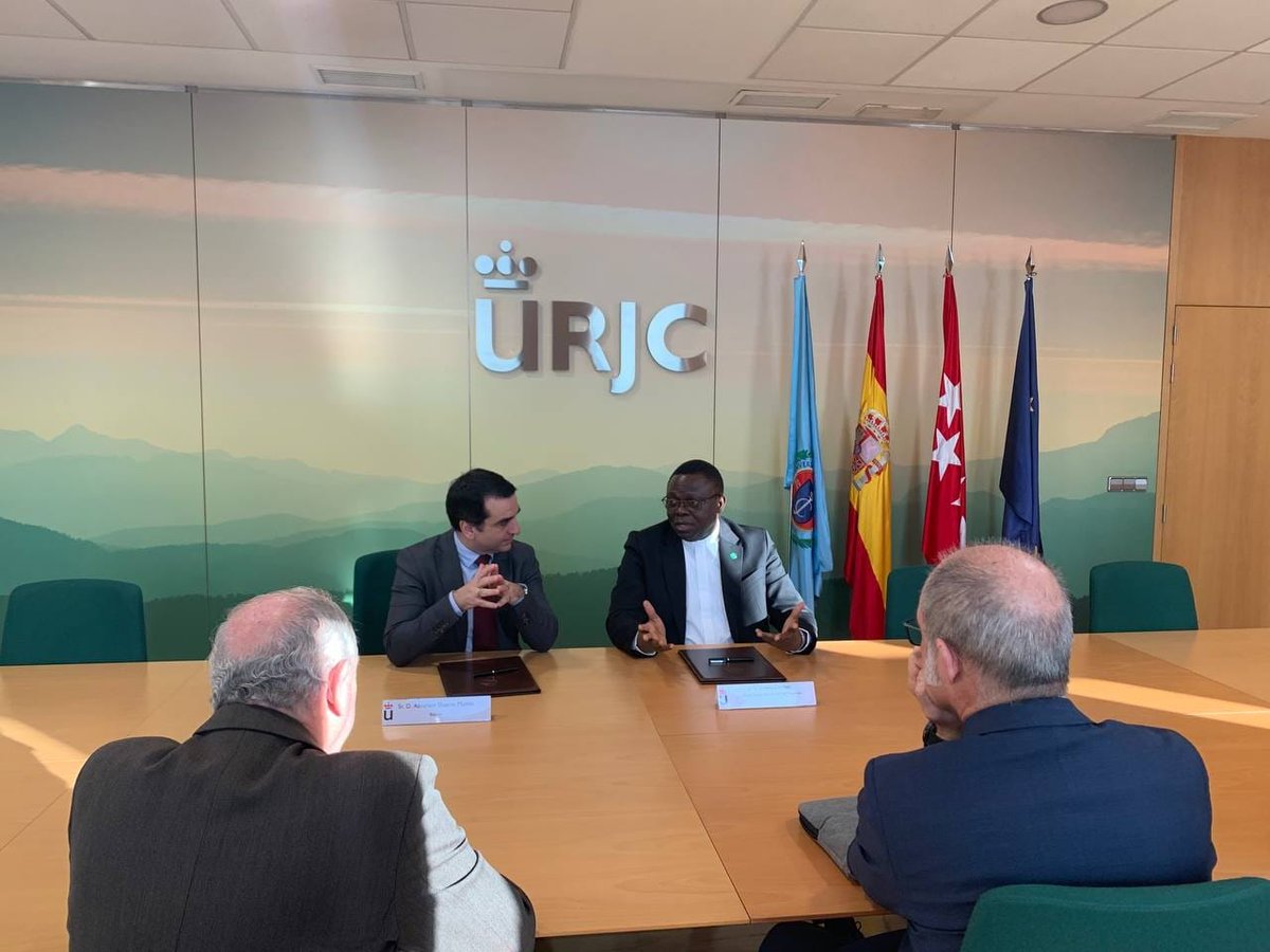 Université Officielle de Mbujimayi tweet media