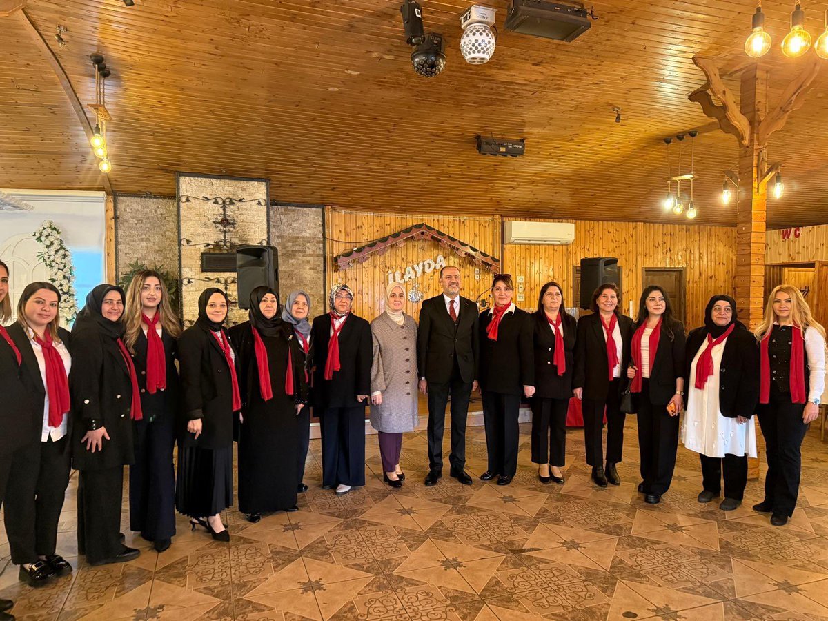 akkadinkk_ymah6's tweet photo. 🇹🇷 Aziz şehitlerimizin bizlere emaneti olan kıymetli ailelerinin yanındayız. AK Parti Yenimahalle İlçe Kadın Kolları olarak bunu bir görev değil, gönül borcu biliyoruz. @Akparti @AkpartiAnkara @hakanhanozcan @AAsumanErdogan @akgul_aysel @ekremyuce06 @MehtapY0647 https://t.co/2rZk24h4D9