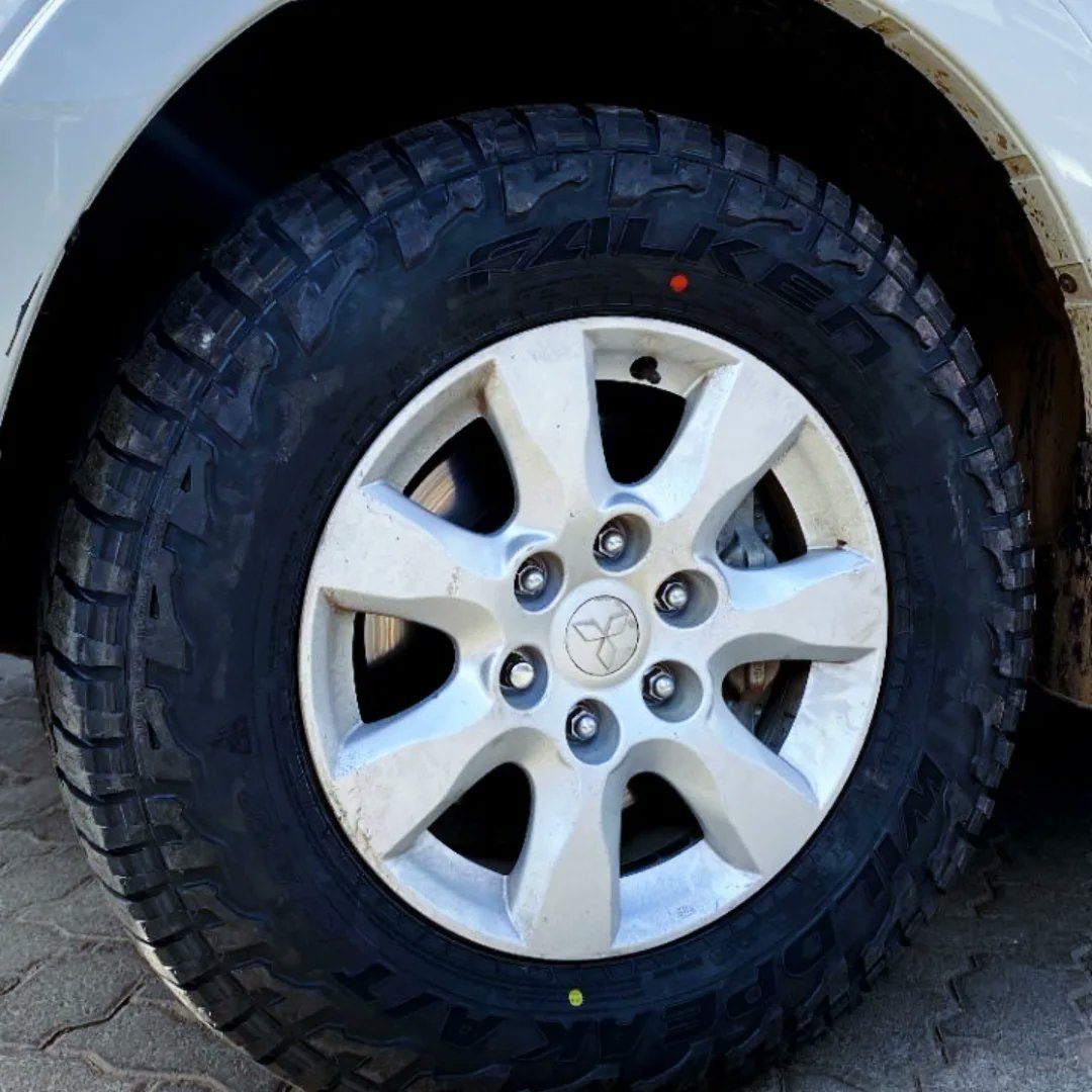 Wabcomobilityke's tweet photo. Built for the wild. Ready for the city.
๐นFalken Wildpeak AT3W
๐น Size: 265/65R17
๐น Fitted on: Mitsubishi Pajero
From highways to rough terrain this Pajero is ready. ๐๐ฅ
#WabcoTyres #FalkenWildpeak #AT3W #Pajero #MitsubishiPajero #AllTerrain #4x4Life #OffRoadKenya #adventure https://t.co/Pbv23rM4WM