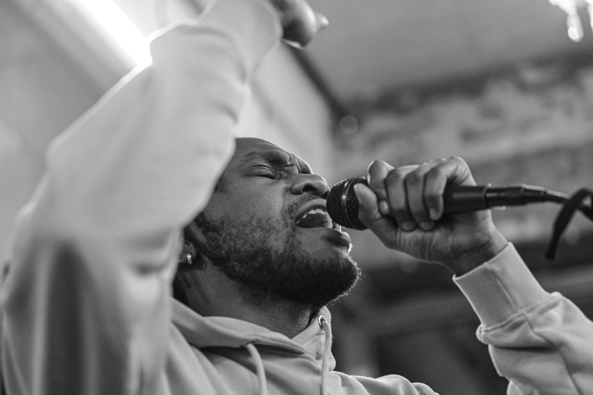 JReadTheArtist tweet media