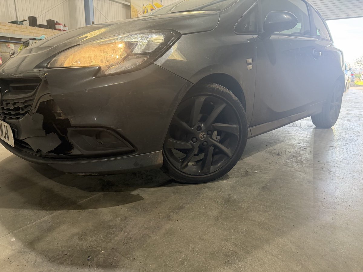 lsj_info's tweet photo. Before and after on a Vauxhall Corsa that needed its bumper replacing #vauxhall #vauxhallcorsa #corsa #grey #carbodyrepair https://t.co/ZewS2cRRQd