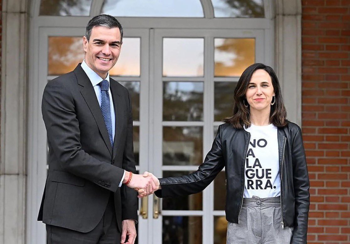 Vamos avanzando. Ahora toca sacar a los 8000 soldados de Trump de nuestro territorio y dejar de comprar armas a EEUU. La OTAN no es buena para España ni para Europa. El gobierno de EEUU es un peligro para la humanidad. “No a la guerra” en boca del gobierno debe implicar actos