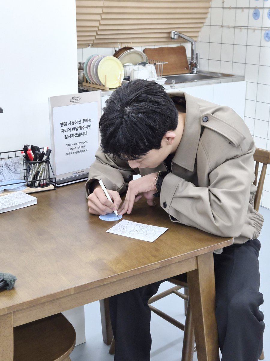 📢 드라마 <오늘부터 인간입니다만> POP-UP STORE

팝업 스토어에 로몬 배우님이 다녀가셨어요! 🦊⚽
팝업 스토어 곳곳에 숨겨진 로몬 배우님의 메시지를 찾아보세요! 🔎

🦊 지금 바로 팝업 스토어 예약하기!
🔗 bit.ly/4tKutEa

📅 운영 일정: 2026.02.27 (FRI) ~ 2026.03.08 (SUN) 
🗺️