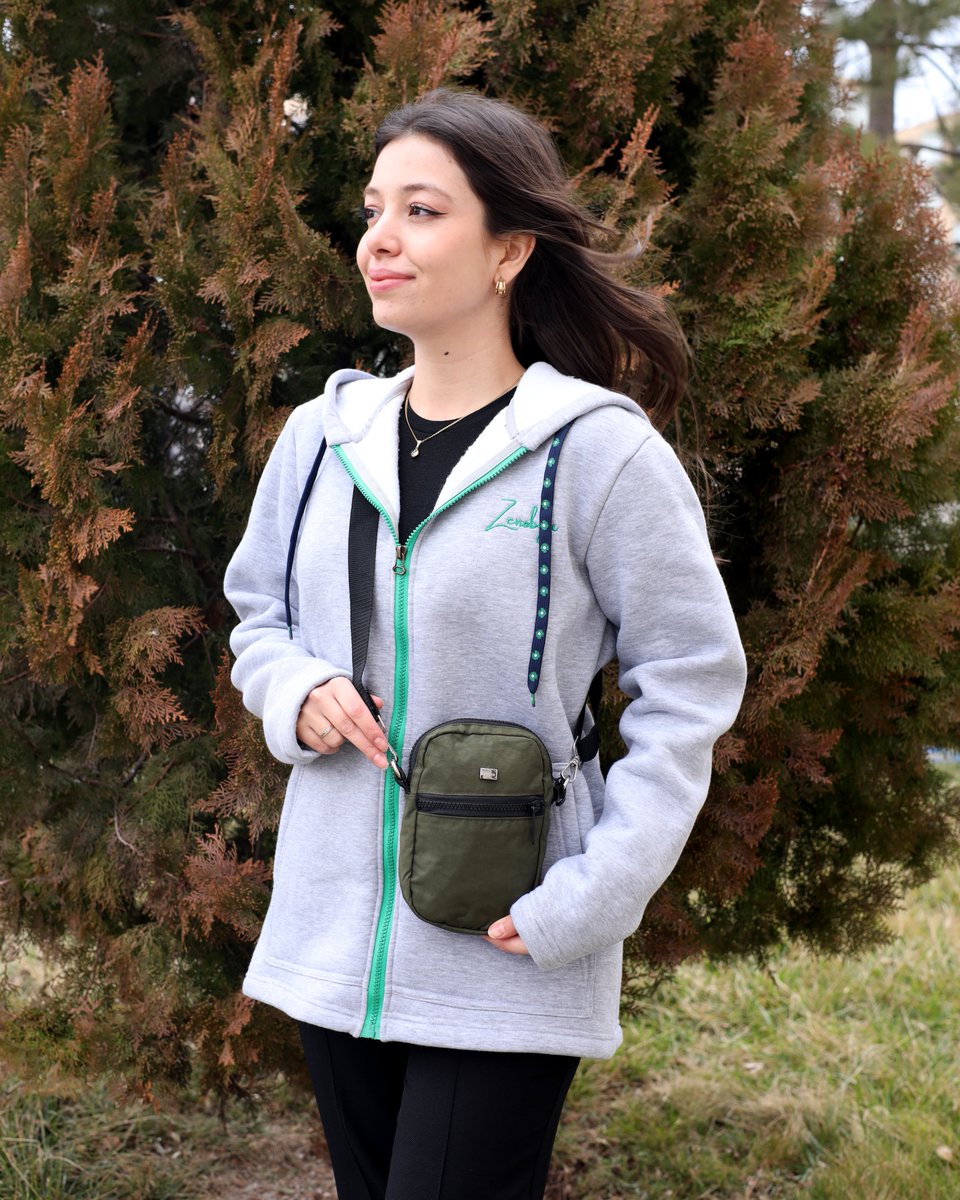 Hareketli bir gün için küçük ama akıllı bir çözüm.

Fonksiyonel çapraz çanta; telefon, kartlık ve küçük eşyalarınızı düzenli taşımanız için tasarlandı.  

🌐 Online sipariş: zeybe.com.tr

📞 İletişim: 0533 313 31 21

#zeybe #çaprazçanta #minicanta