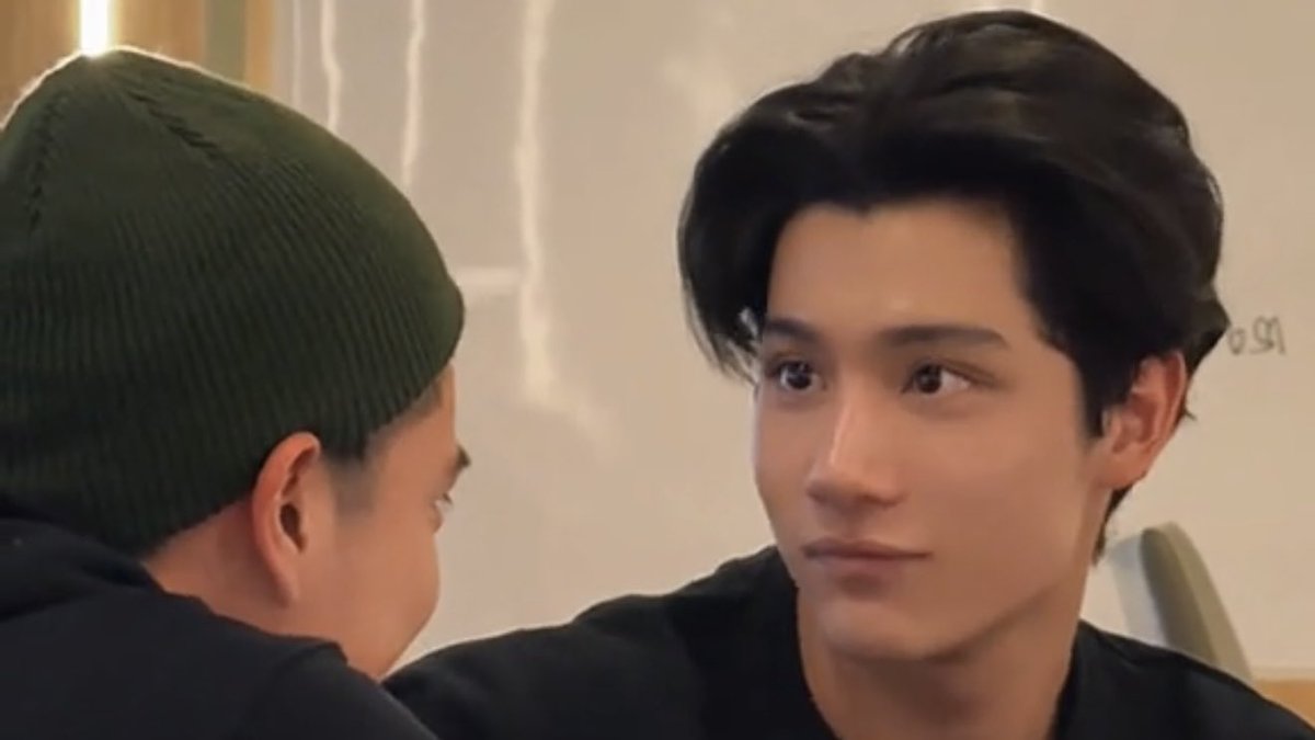 _TinnyCat_'s tweet photo. 🦊: I chose him, 20 people auditioned and he (Ongsa) was the last one, he's so adorable.

Oh please save him, this boy has already fallen hard 😫���🏻

#InnOngsa #อรุณรุ่ง #TheEdgeOfHorizon

https://t.co/wiWctFC3Zs