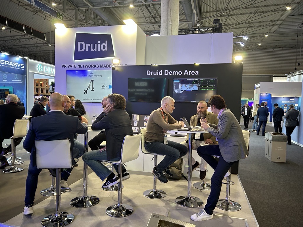 Small Cell Forum tweet media