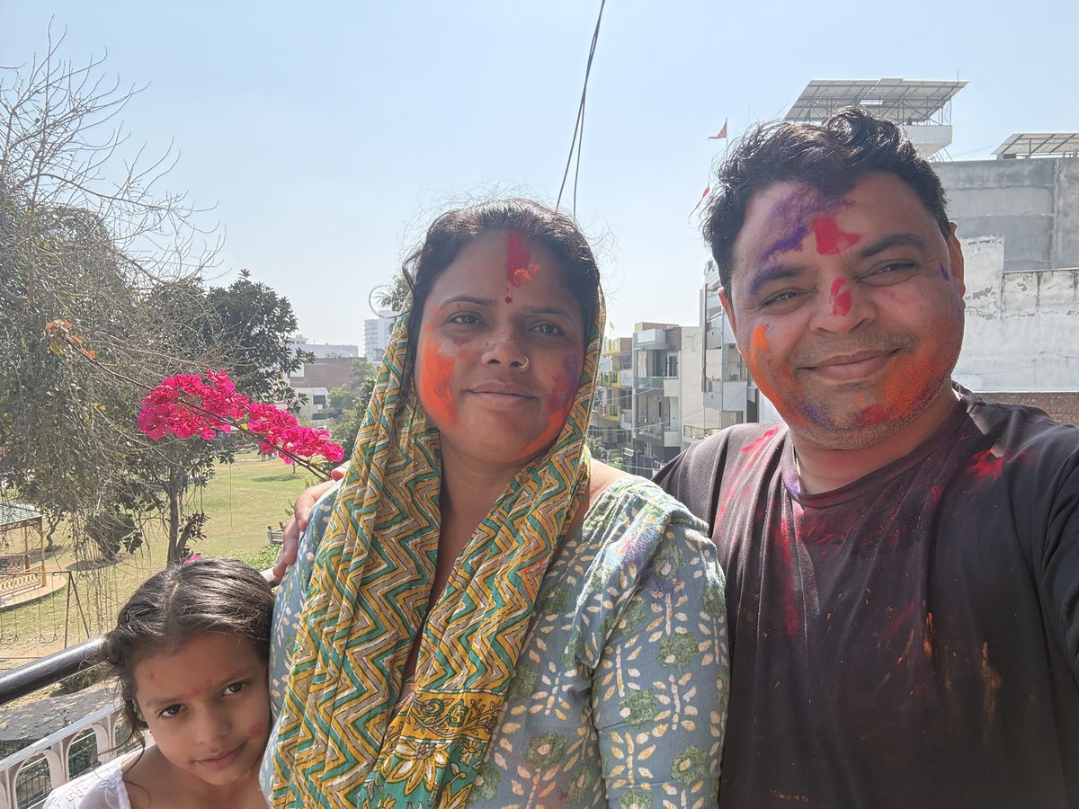 caamitgoswami's tweet photo. 🌸🎨 होली की हार्दिक शुभकामनाएँ! 🎨🌸

रंगों का यह पावन पर्व आपके जीवन में
सुख, समृद्धि और खुशियों के नए रंग भर दे।
आप और आपके परिवार को स्वस्थ, खुशहाल और मंगलमय होली की शुभकामनाएँ। 🌈🙏 https://t.co/NNm9me8cbV