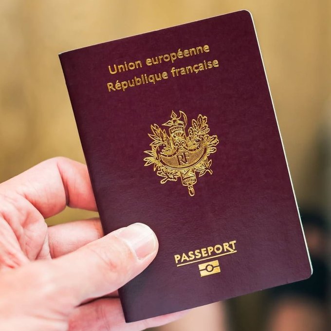 LoscFansOnline's tweet photo. 🚨🚨🚨  ASTON VILLA / LOSC

Pour faire le dép à Birmingham, vérifiez la validité de votre passeport et n'oubliez pas votre ETA !  ⚠️

◉  Demande de passeport rapide  ➡️ https://t.co/Ek1FtkxGXP 

◉  Demande d'ETA  ➡️  https://t.co/RWyunQ0aqx

#Losc #Lille #LilleOnTour https://t.co/HMD1lqswzU