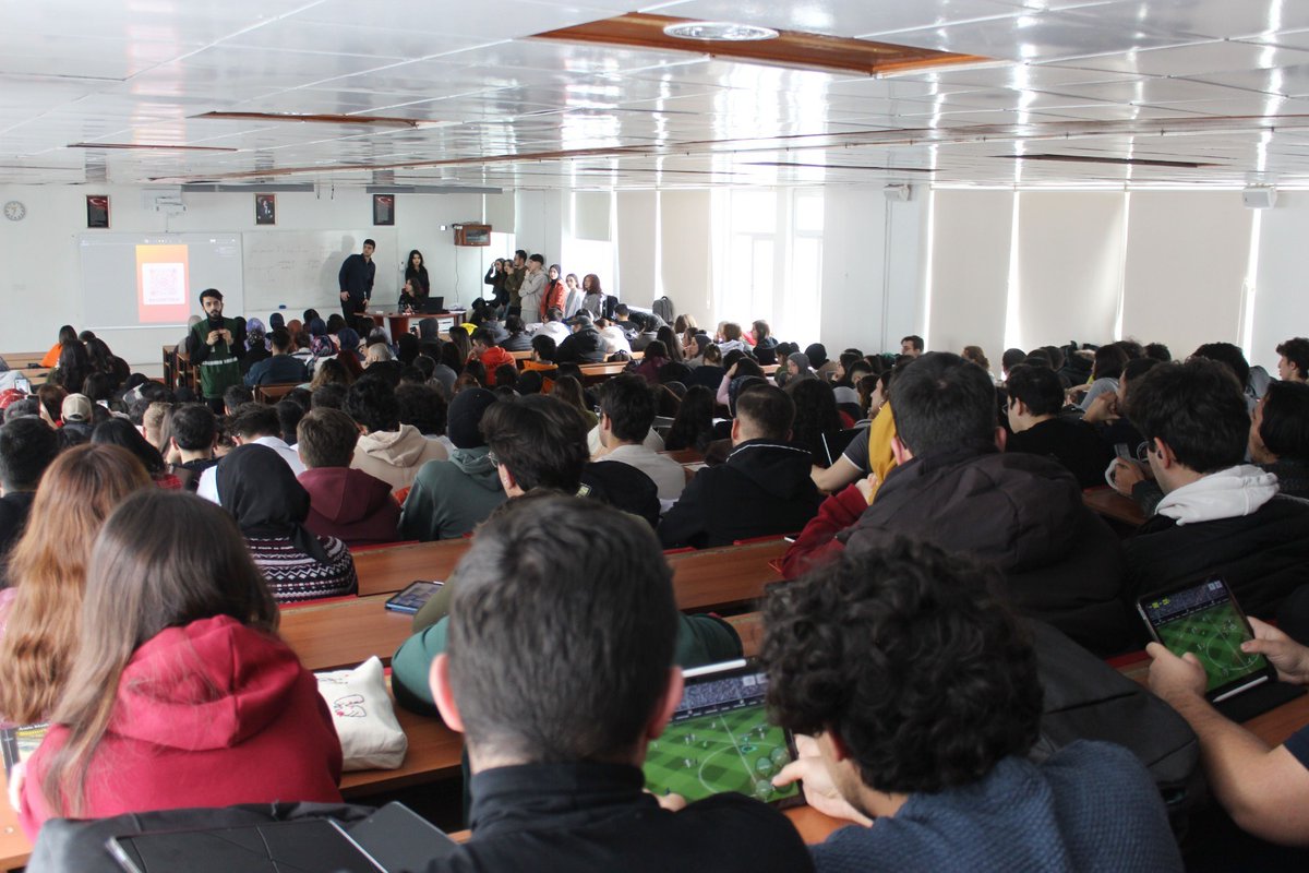 Kimyasal Bağımlılıklara Karşı Akran Dayanışması

Sivas Cumhuriyet Üniversitesi ile Genç Yeşilay iş birliğinde, Türkiye Bağımlılıkla Mücadele (TBM) kapsamında “Kimyasal Bağımlılıklar Akran Eğitimi” düzenlendi. Tıp Fakültesi Dönem 1 dersliğinde gerçekleştirilen programa öğrenciler