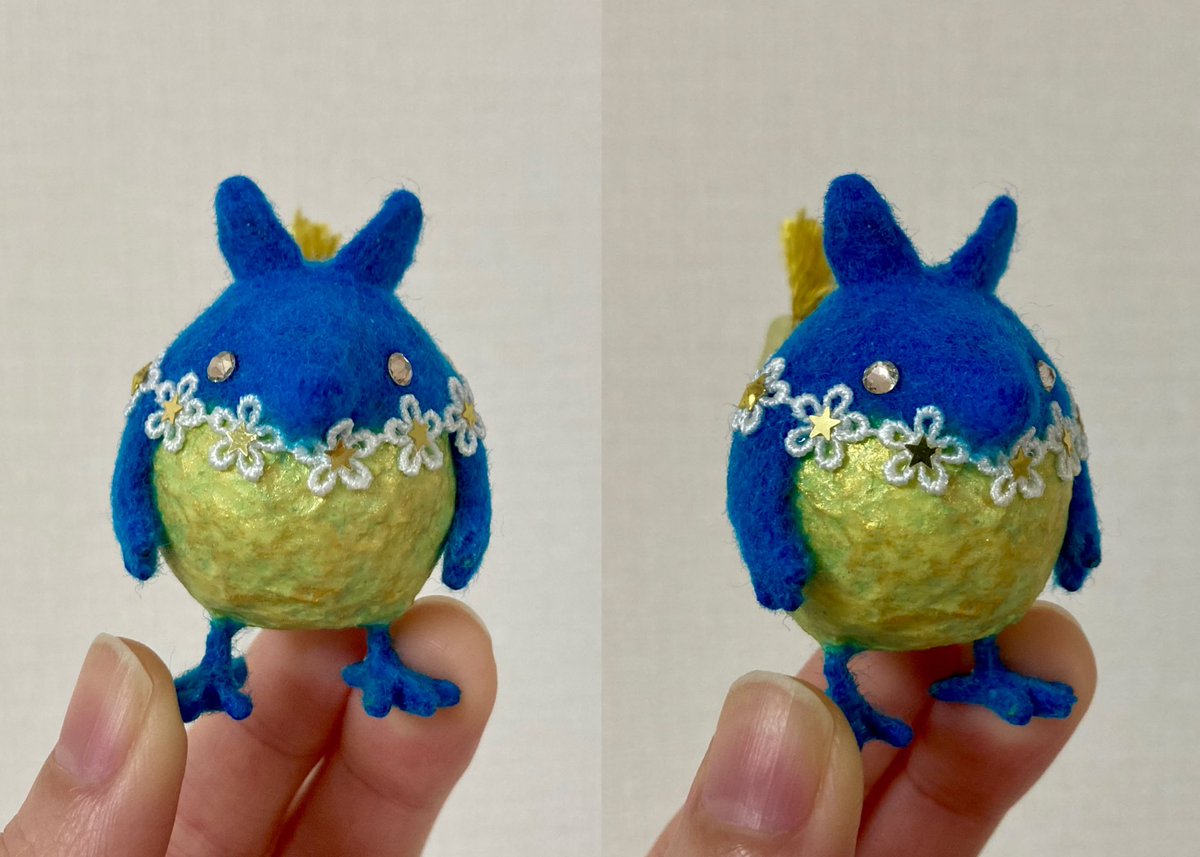 palm_tale_k's tweet photo. 新作4匹完成しました！

明るい満月の夜空色の体に
まぁるいお腹は満月できていて
キラキラと星のように輝く目
星を纏ったレースを身につけ
流れ星の尻尾を持つ

そんな不思議な獏のような生き物を作りました！💫
小さいけれど、こだわりをたくさん詰め込みました(o^^o)今月中にminneで販売予定です！ https://t.co/2p1y8puzZy
