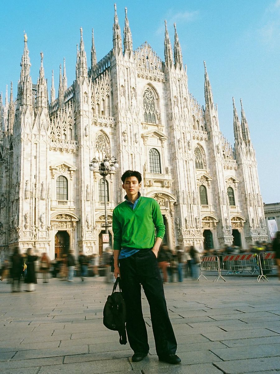 รูปนี้สวยมากกกกก ได้เห็นรูปนีัคือถือว่าไปถึงมิลานเลยจริง ๆ ดีใจด้วยที่สุดเลยนะปังปอนด์ 🥰🇮🇹

POND PRADA FW26 IN MILAN

#PradaFW26xPond
#PradaFW26 #ppnaravit
