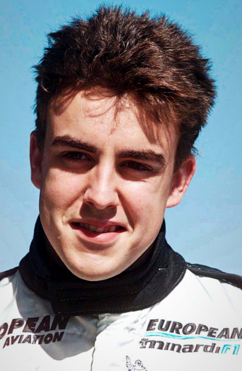 alomgc14's tweet photo. 25 años de Australia 2001.

Fangio era el piloto con más títulos.
Schumacher era tricampeón.
Hamilton se iniciaba en monoplazas.
Vettel competía en karting.
Verstappen iba a preescolar.
Piastri era un cigoto.
Antonelli no era ni materia.

Fernando Alonso, I'm still standing. https://t.co/EYKRK3TVYv