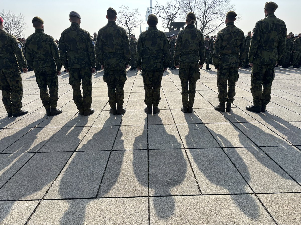 RKacinskas's tweet image. Děkujeme za vaši službu! 🇨🇿🤝🇱🇹
It was an honor to thank #Czech soldiers who served in #Lithuania as part of NATO’s battle group at today’s ceremony in #Prague welcoming home troops from foreign missions. 🇨🇿’s commitment to NATO’s Eastern Flank is a true testament to solidarity.