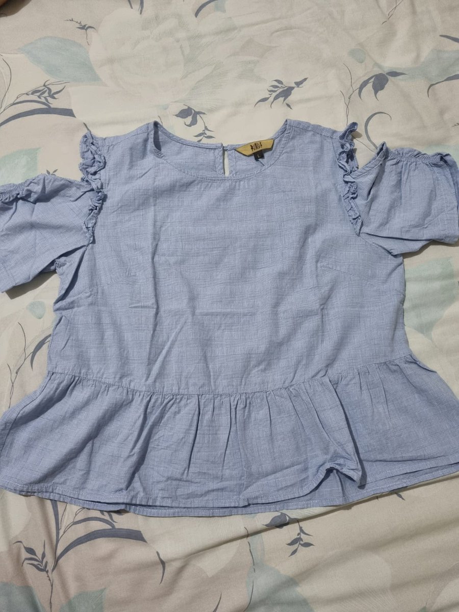 stoocp's tweet photo. wts preloved top/blouse sleeveless &amp; sabrina 

pic 1 : 30k
pic 2 : 30k
pic 3 : 35k
pic 4 : 35k

#zonauang #preloved https://t.co/hFQXDjWnu5