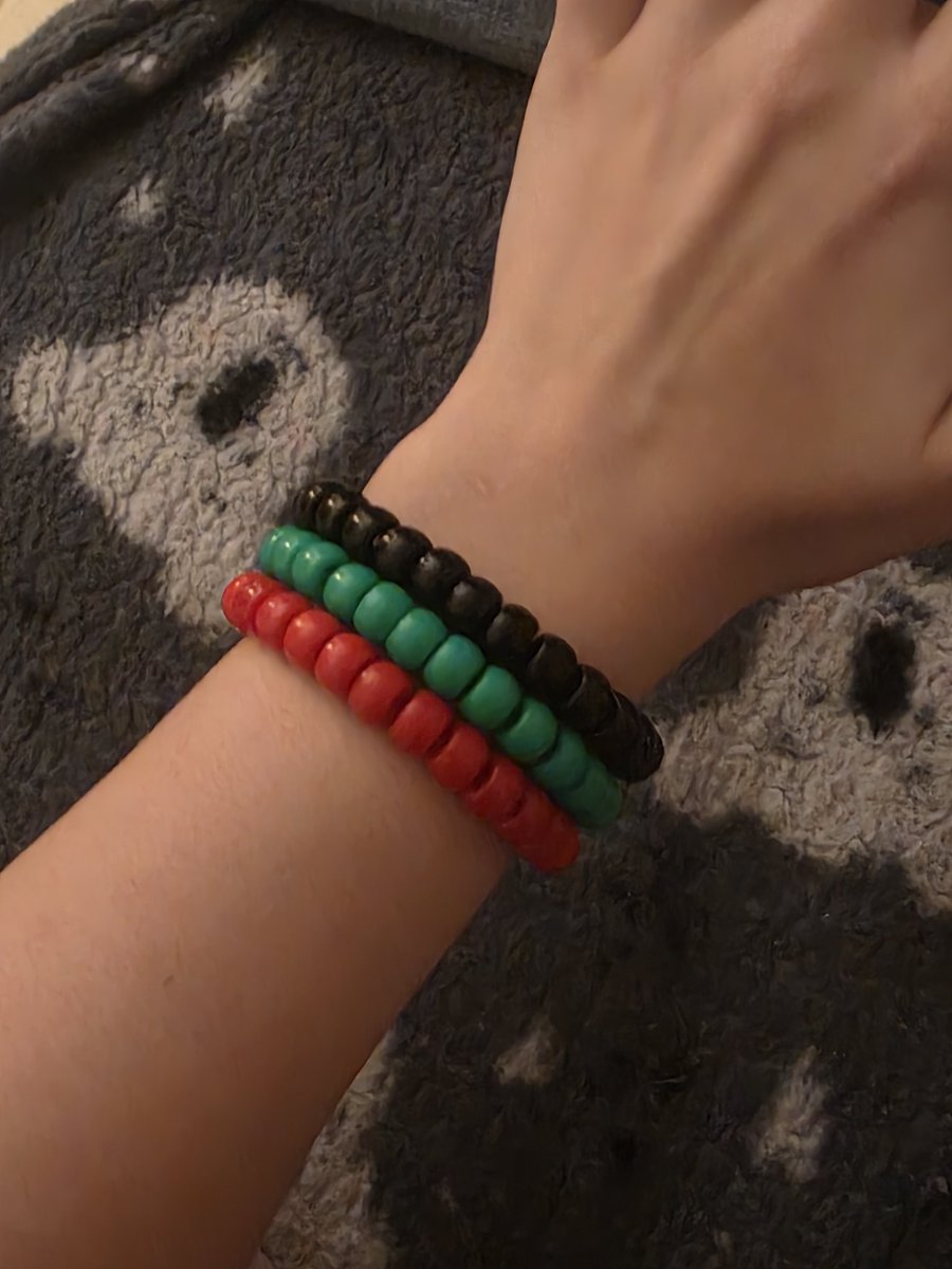 nor3x14's tweet photo. #braceletproject
heres mine but i might add some more when i get my hands on more pony beads https://t.co/nQjWuZTnSo