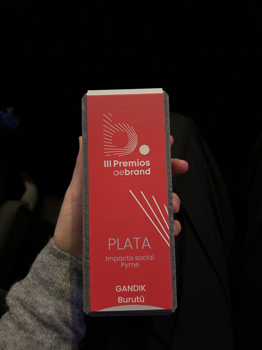 burutü tweet media