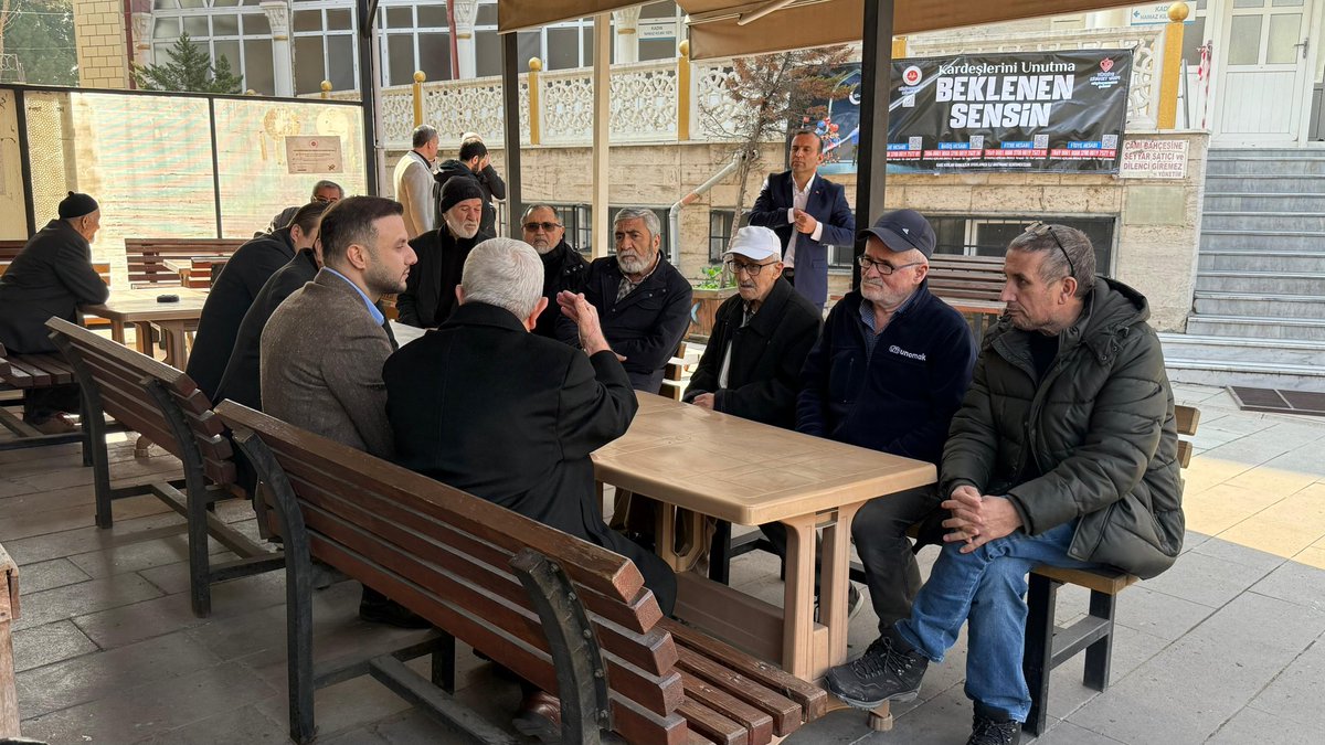 Halkalı Mahallemizde, Halkalı Merkez Camii’nde öğle namazımızı eda ettik.

Namazın ardından kıymetli cemaatimizle hasbihal ederek mahallemize dair istişarelerde bulunduk.

Milletimizle aynı safta durmaya, gönüllere dokunmaya ve mahalle mahalle çalışmaya devam ediyoruz.