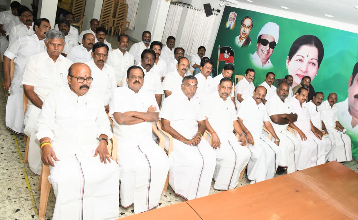 AIADMKOfficial's tweet photo. மாண்புமிகு கழகப் பொதுச்செயலாளர் புரட்சித் தமிழர் திரு. @EPSTamilNadu அவர்கள் தலைமையில், மாவட்டக் கழகச் செயலாளர்கள் ஆலோசனைக் கூட்டம், தலைமைக் கழகம் புரட்சித் தலைவர் எம்ஜிஆர் மாளிகையில் தொடங்கி நடைபெற்று வருகிறது.

#EPSfor2026 https://t.co/nP76OrlDT8