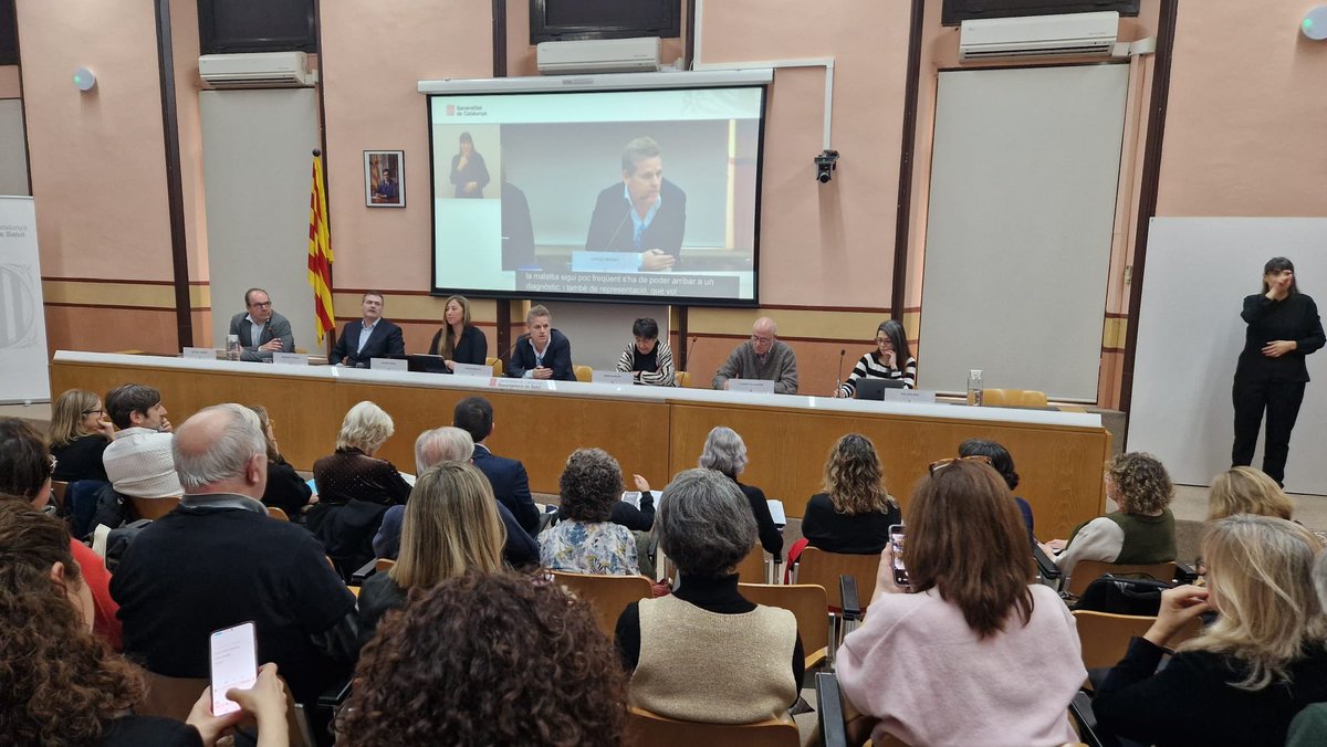 consellpacients's tweet photo. Acte @salutcat Malalties Minoritàries (MM): " + del que et pots imaginar!”

Equitat en accés diagnòstic, atenció i tractaments

Eva Collado, @ANSEDH: @consellpacient elaborarà recomanacions en MM.

Intervencions: #Distonia, @plataformamm, @FEDER_ONG, #FECAMM

Cloenda: @2gpetites https://t.co/j9EvADKH7T