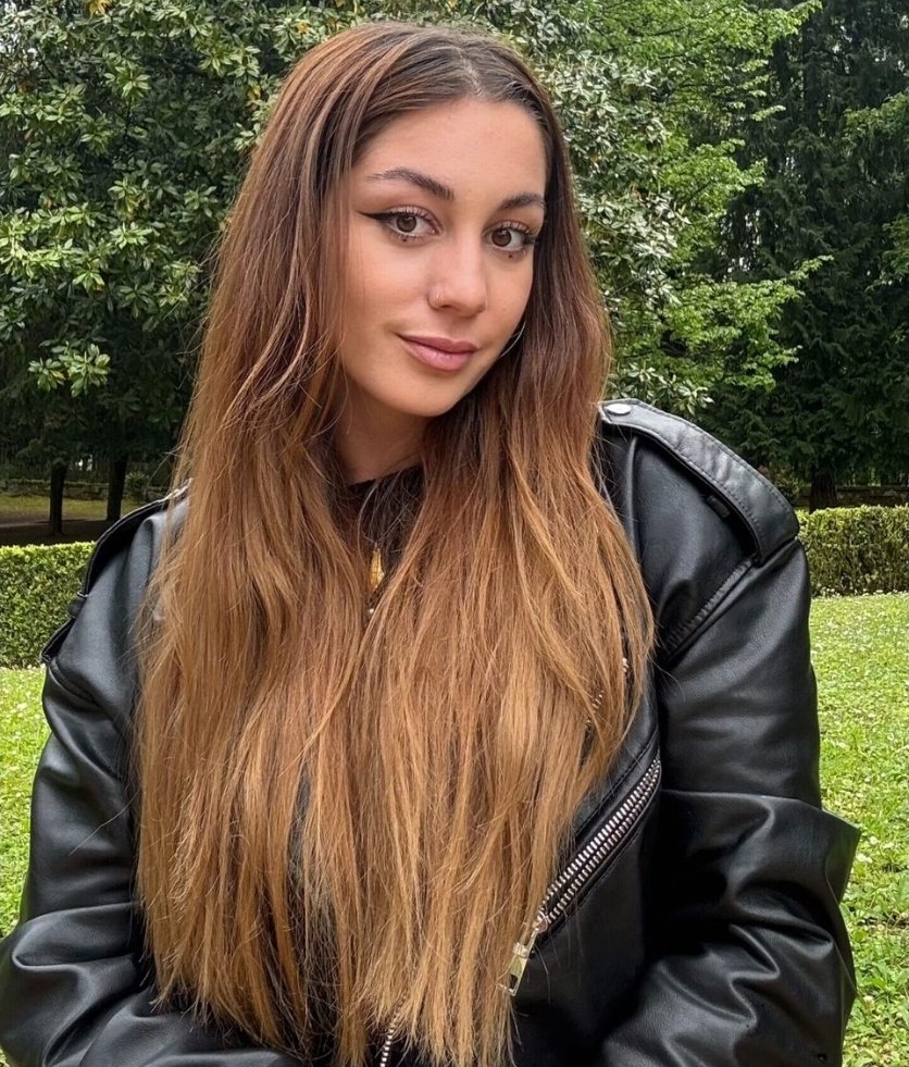 Salta sorpresa en ninguna parte. Resulta que Adriana es asistente de sumar en el congreso, con un salario de casi 32,000 €