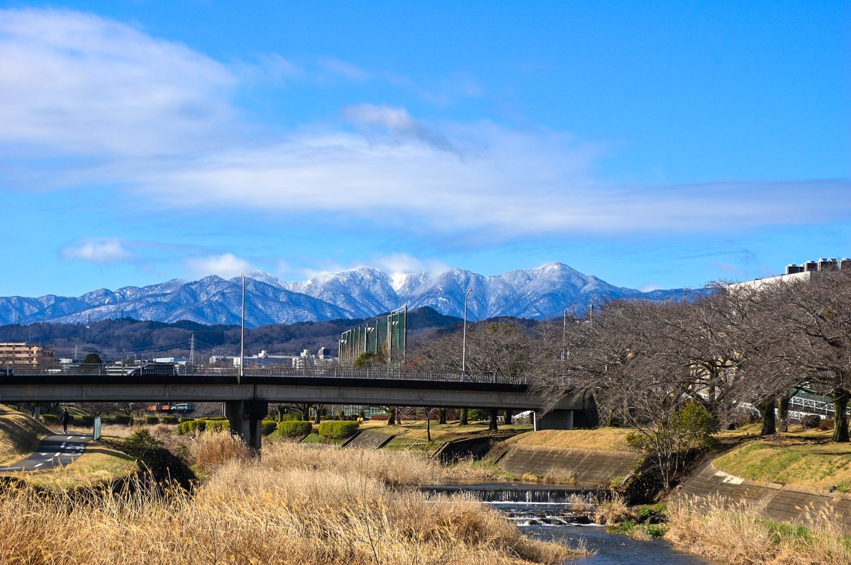 南浅川は水量が復活していました。山は雪が積もっていたようです。