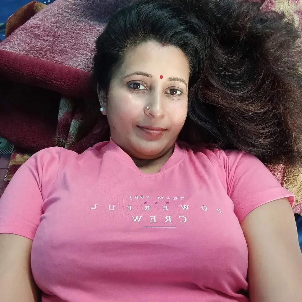 GalleryHot12683's tweet photo. @SanskariAnju45 https://t.co/6RUINuGz31