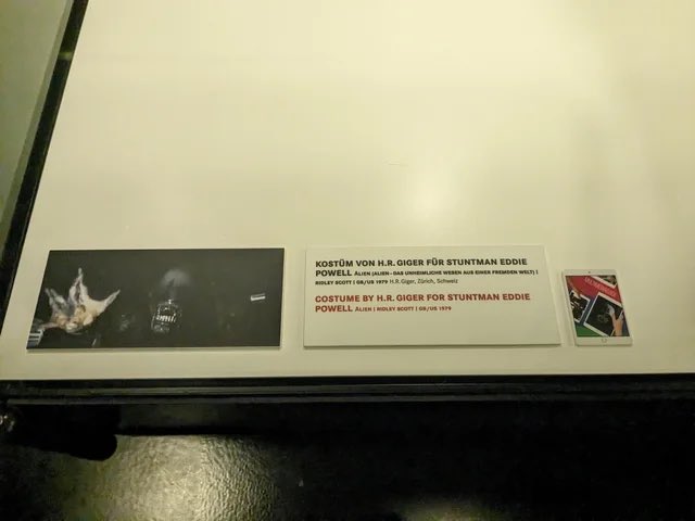 MasashiKNAVE's tweet photo. このスタントスーツとスイスの立像を見るまでは死ねないな https://t.co/305vg24rhx