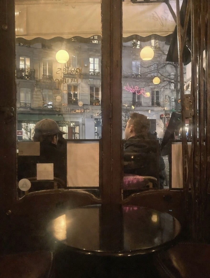 focusonparis's tweet image. Window Wednesday: looking out from a café-restaurant onto rue des Abbesses. #montmartre #cafesofparis #parisbynight