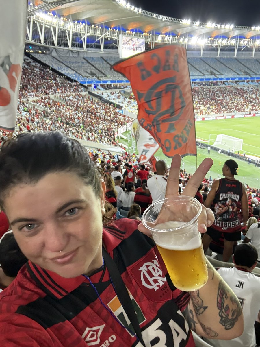 So penso que segunda a noite eu tava assim, vendo um 8x0… pra ta num doa piores velorios rubro negros em menos de 12hrs