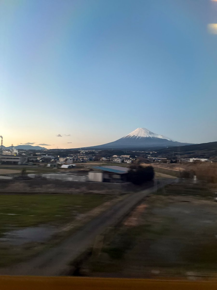 bluekitten228's tweet photo. あっという間に愛知から帰還。
とりあえず『赤福』をお土産にしたけど、子供の第一声が「…えっ？」
初めて見る形態のお菓子に戸惑いつつも美味しく食べてくれました。 https://t.co/ZzDZTcf8OL
