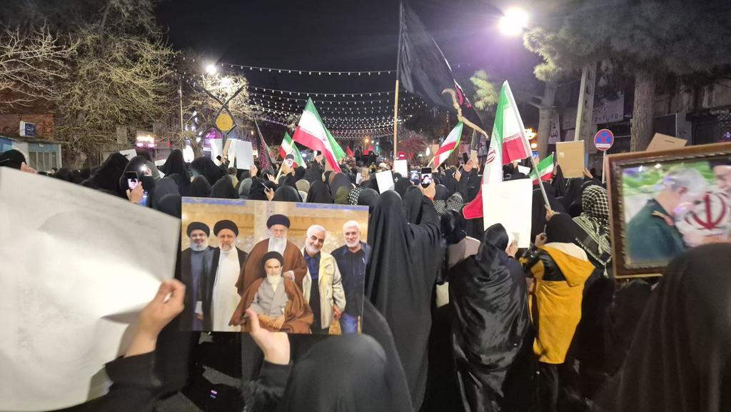 عزای امروز، عزم فرداست
عزای امروز، آوایِ وحدت را بلندتر می‌کند. با هم می‌ایستیم تا ایرانِ سربلند، امروز و فردا بی‌وقفه بدرخشد.
#پایتخت_متحد
#لبیک_یا_خامنه_ای
#تا_پای_جان_برای_ایران