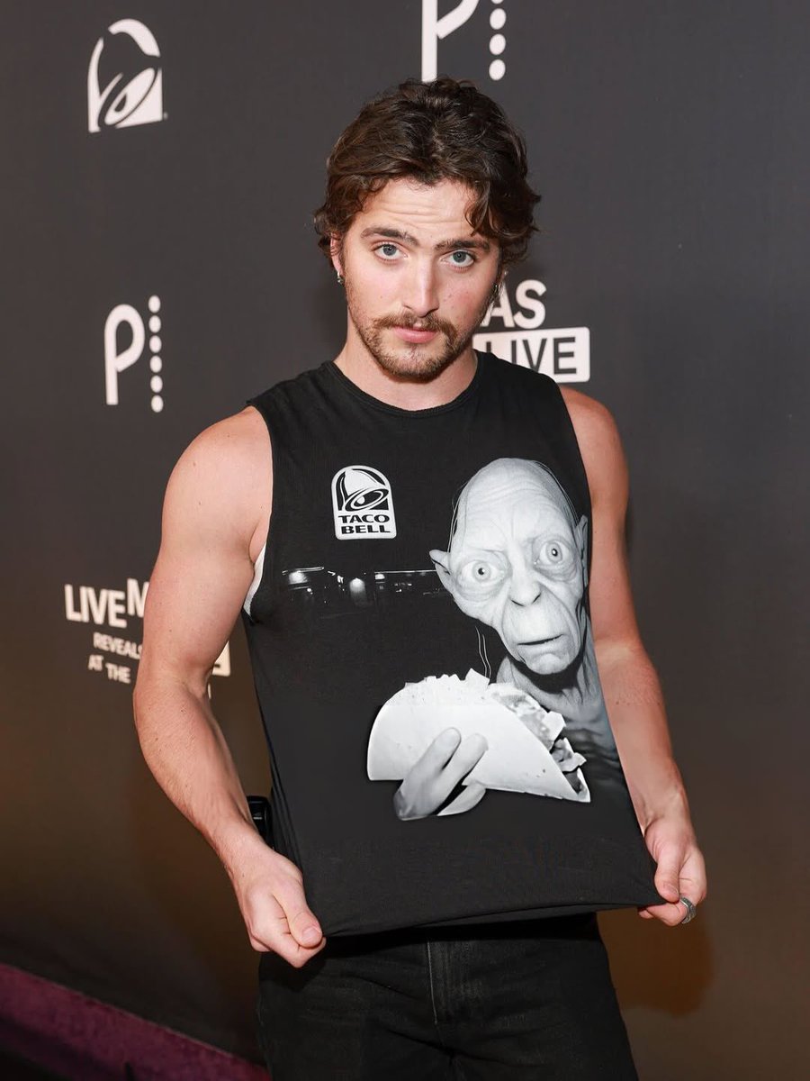 Benson Boone on the red carpet for Taco Bell's Live Más event