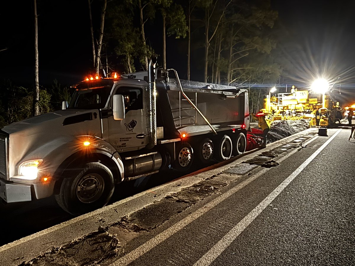 kodamayne23's tweet photo. "Another safe night on the books – hauling wet batch under the lights. Safety crew on point, highway getting rebuilt right. Respect to the team! #FirstAndGoalHauling #TouchdownEveryTime
#NightPaving 🌙 https://t.co/zz3TQF1IEl
