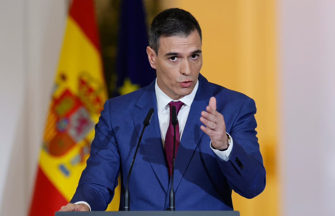 KuthoosSheik's tweet photo. Truth Never Dies🔥

"Spain opposes this devastating war in Iran and it is unacceptable that some people use the smokescreen of war to hide their failures and fill the pockets of a few," the Spanish Prime Minister says.
#IranWar #USIranWar #IranIsraelWar https://t.co/pjrboNuxeR