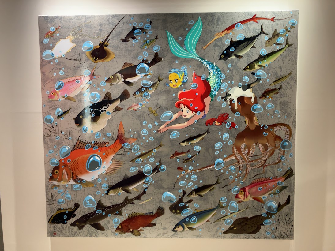 森洋史「メタやたら」FOAM CONTEMPORARY。3/18迄。
 ウォーホル⇒村上隆⇒森洋史。ポップ⇒アプロプリエーション・アート、シミュレーショニズム、ネオ・ポップ⇒メタ・ポップ。若冲にアニメ・マンガ・ゲームキャラクター等日本のサブカルチャーを引用しキラキラ処理を施した。store.tsite.jp/ginza/event/ar…