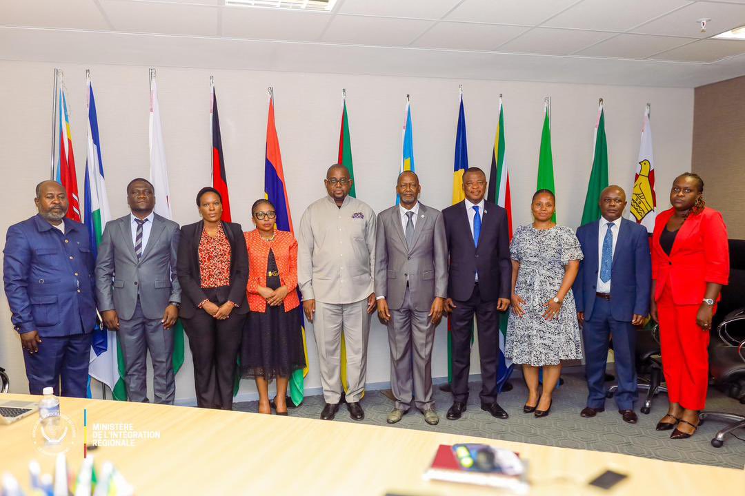 RDC-SADC

Le ministre <a href="/FloribertAnzu/">Floribert Anzuluni</a> scelle à Gaberone le retour à une coopération de confiance.

lucommedias.cd/03/03/2026/rdc…