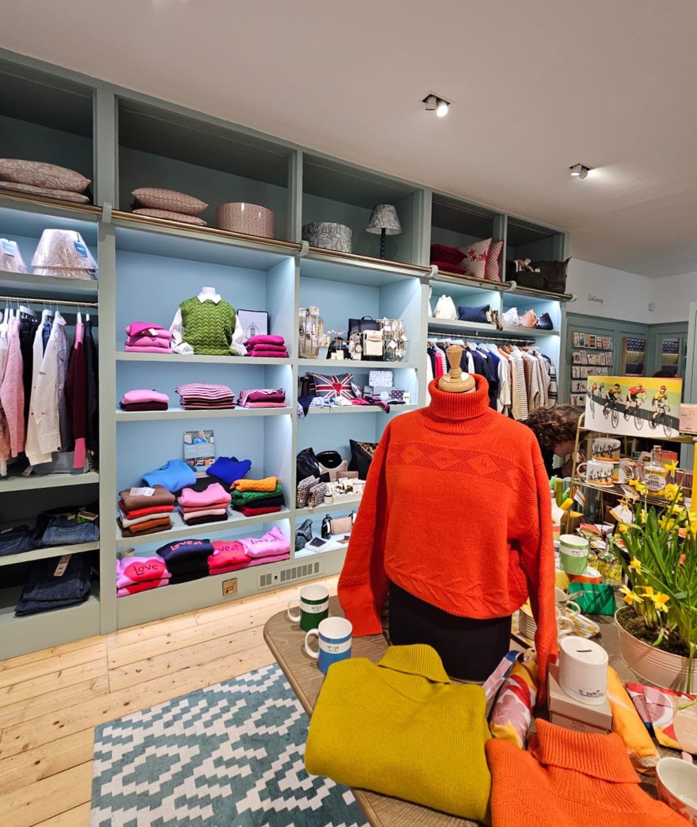 Aleksandra J. Hannah tweet media