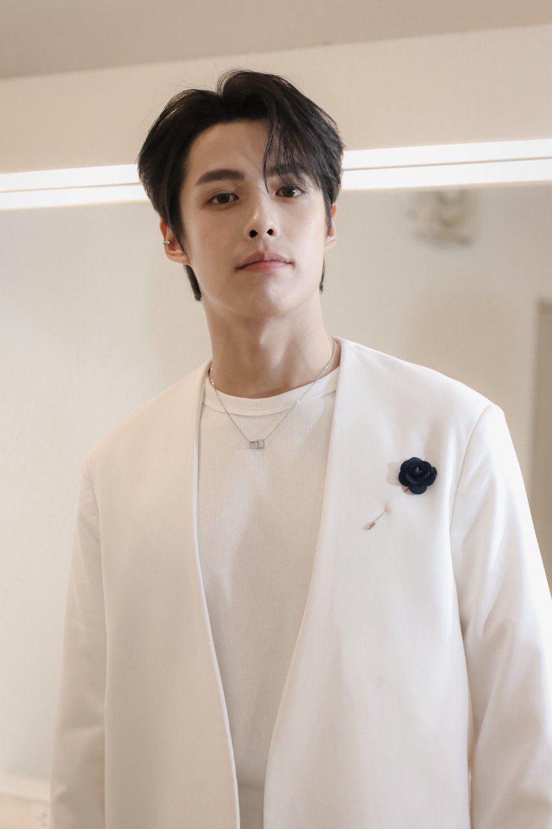 DeeHupHouse's tweet photo. “ตี๋-บุญเกียรติ และ เฮง-ทัตพงศ์” ร่วมงาน #HackYourSkin
ขอบคุณทุกคนที่มาให้กำลังใจกันนะครับ 🤍✨

#HackBeautyLab
#ISDINTHAILAND
#TeeBoonyakait #Hengmarkii https://t.co/PCsNf8C3eT