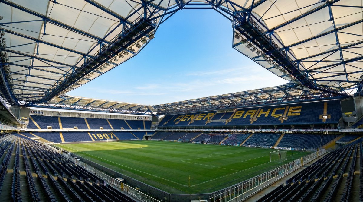 Çatı demirleri ve tribünleri lacivert yaptım sadece ne kadar güzel oldu bakar mısınız.. Bu stadın hala potansiyeli olduğunu düşünüyorum.