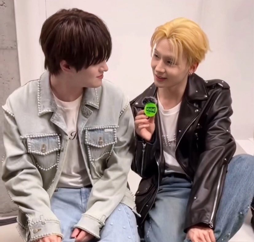 reowonist's tweet photo. #ThreatenedByLeowon #LeowonIsReal #LeowonNeverDies #LeoIsSangwonsFavoritePerson #LeowonInTheCityOfLove #MatchingJacketsInParis https://t.co/YEWcDQHEYR