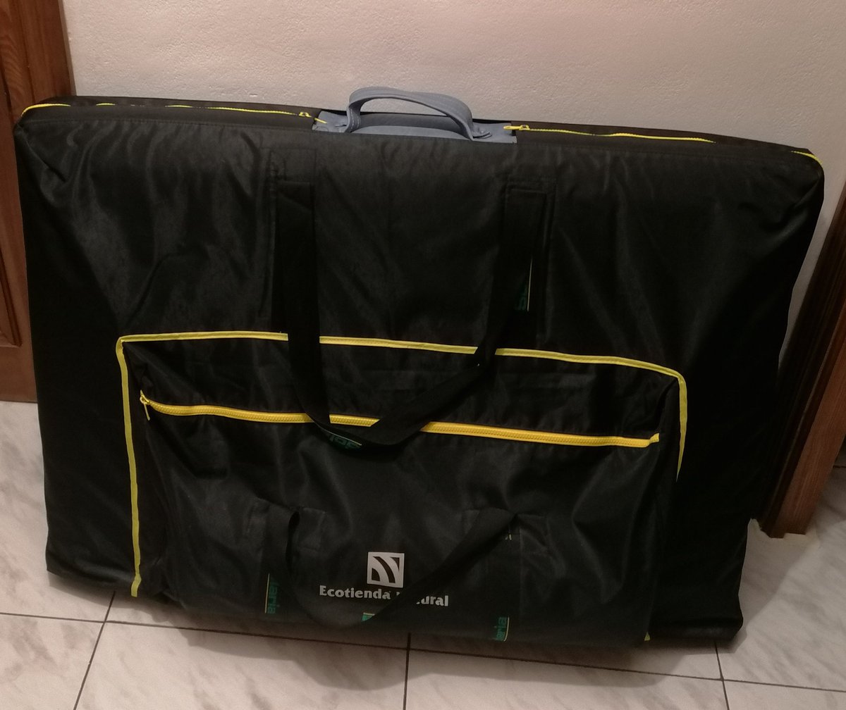 Mañana tengo toda la mañana libre. Busco pareja que quiera que le de un buen masaje a ella mientras el mira. Llevo la camilla y los aceites de masaje. Zona Fuenlabrada, Getafe, Mostoles y Alcorcon.