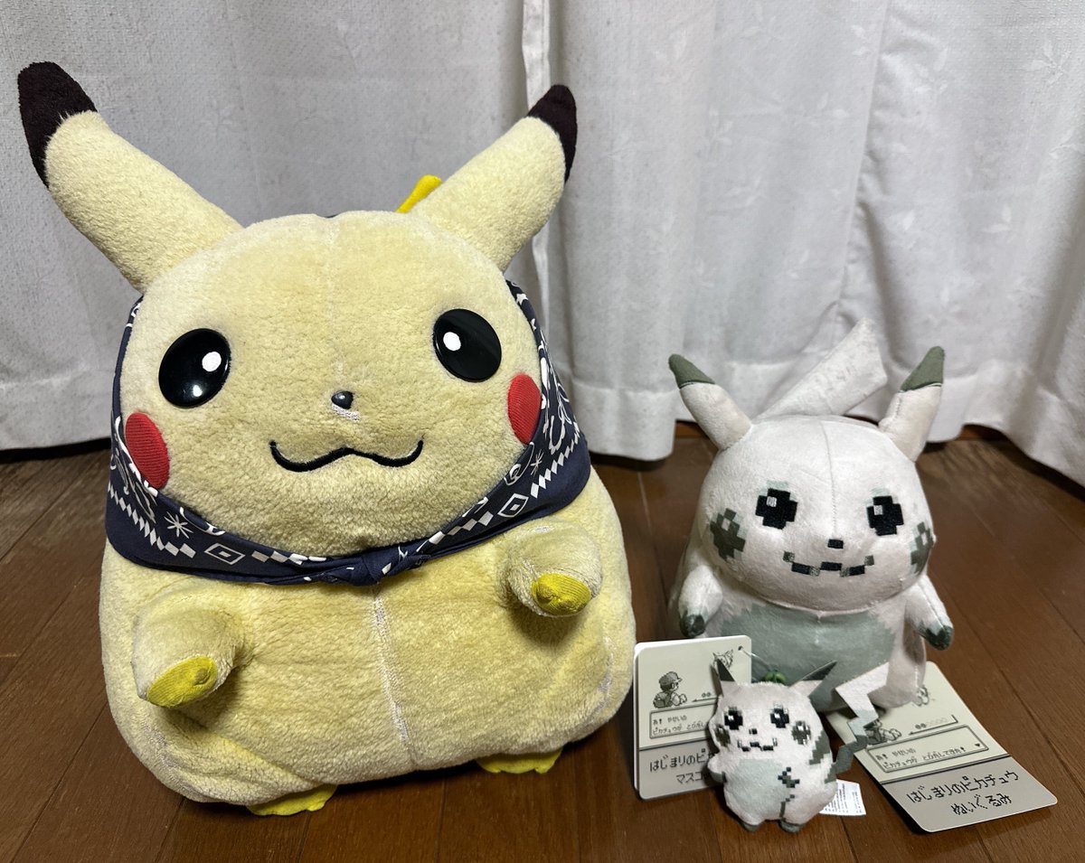 わたし的はじまりのピカチュウ(左)とはじまりのピカチュウ(右)