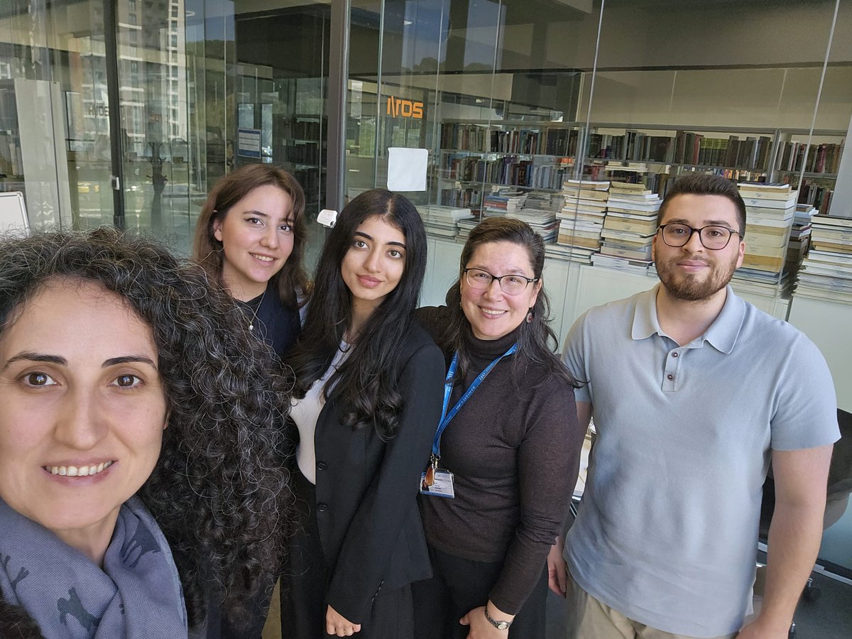 İSÜ Öğrenci Konseyi ile kütüphanemizin geleceği üzerine harika bir beyin fırtınası gerçekleştirdik! 🧠📚

Öğrencilerimizin talepleri ve önerileri, kütüphane hizmetlerimizi geliştirmek için en büyük rehberimiz. 🌟 Sizleri dinlemeye, birlikte gelişmeye devam ediyoruz. 🤝