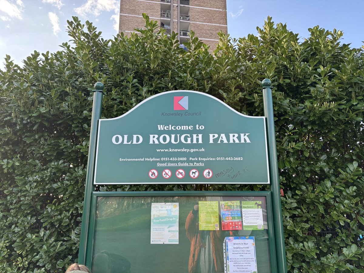 LiveKnowsley's tweet photo. Community Harm Reduction Team out today supporting KMBC old Rough Lane Kirkby’s Environmental Action day 💜 https://t.co/8VqMn0C3Xg